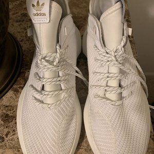 shoes, no box, smoke free pet free